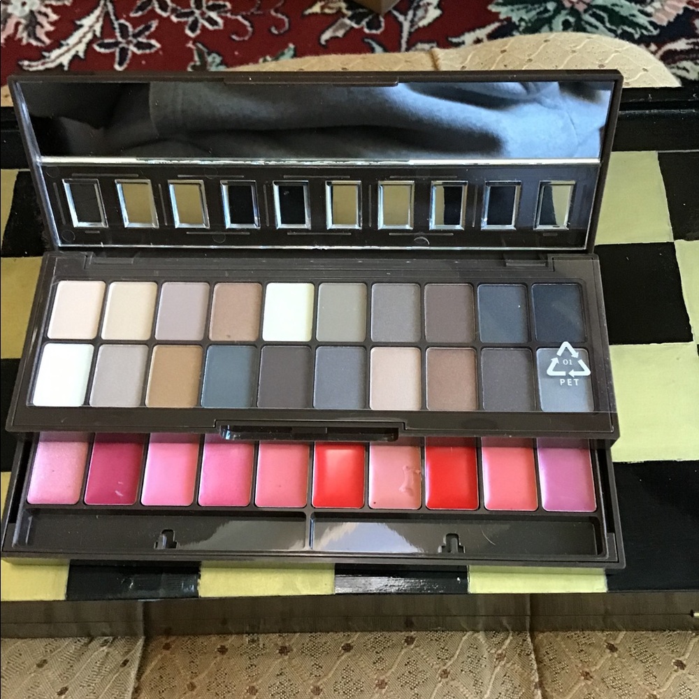 NYX Nude on Nude eyeshadow and lip box